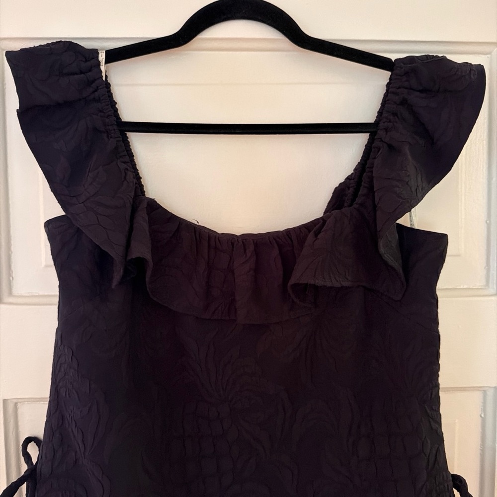 Lilly Pulitzer Black Emeline Romper. Sleeves can be worn on/off the shoulders - Picture 3 of 4